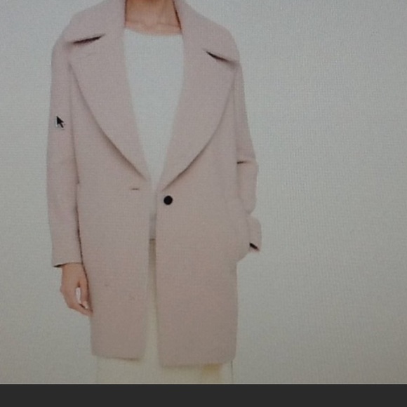 Club Monaco - Picture 5 of 5